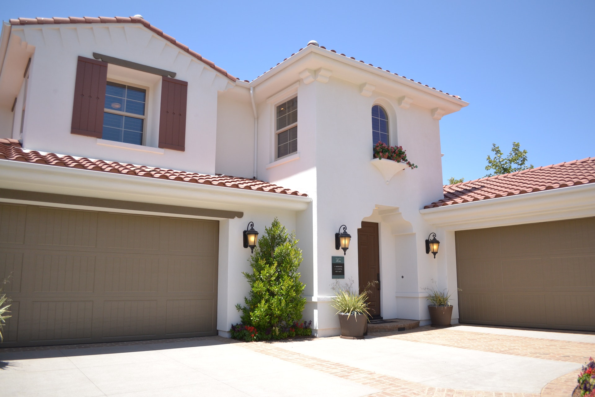 Garage Door Design Ideas to Elevate Both Your Garage Security and Aesthetics